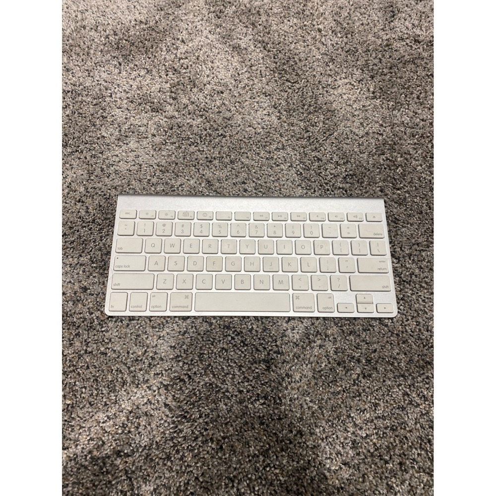 Apple Wireless Bluetooth Keyboard Silver Aluminum Model A1314 MC184LL/B Tested